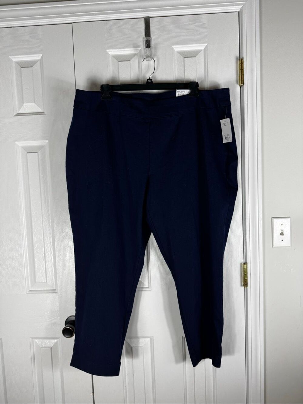 NWT Croft & Barrow Women’s Navy Straight Mid rise Short Pants Size 24W